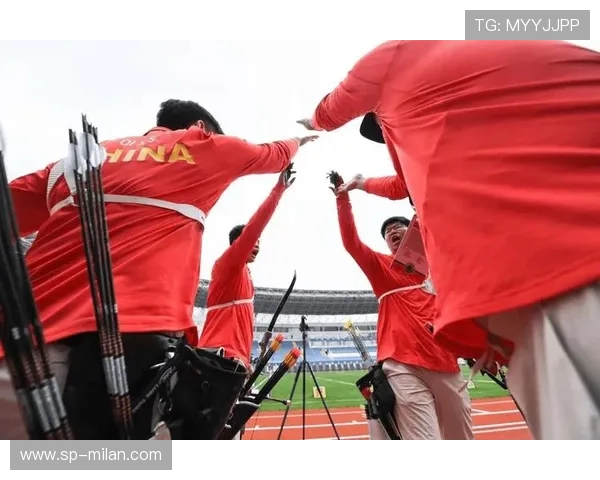 中国复合弓男队在射箭世界杯上海站团体赛中表现出色，复合弓比赛项目
