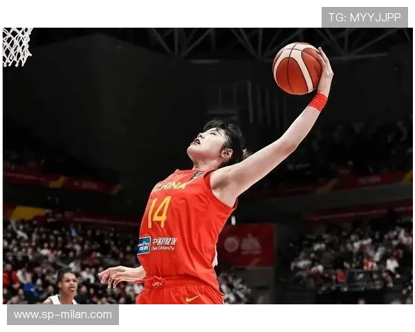 女篮姑娘在赛场上闪耀光芒，女篮姑娘在赛场上闪耀光芒